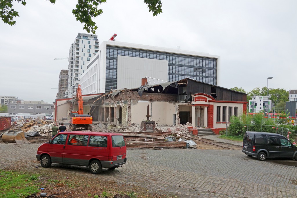 Türme und Klötze hinter dem alten "Les Halles" - schönes neues Düsseldorf?