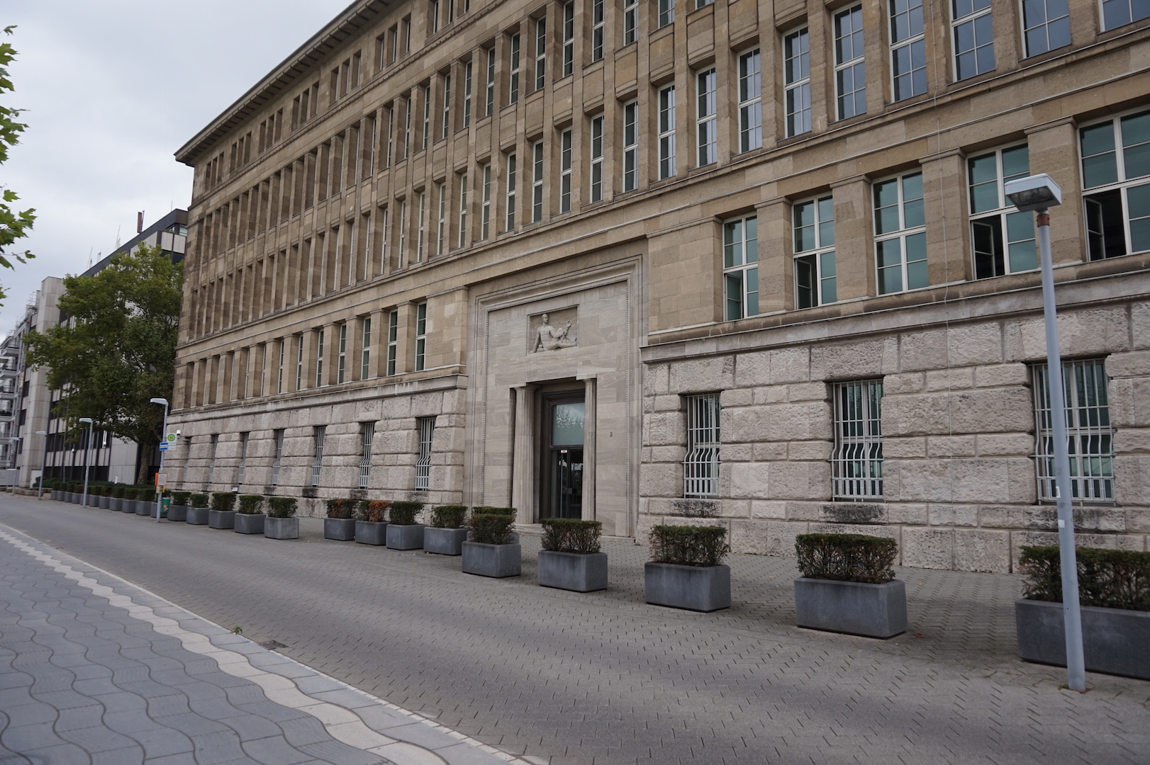 Vom Mannesmann Haus Zum Fluchtlings Heim Lokalburo Dusseldorf