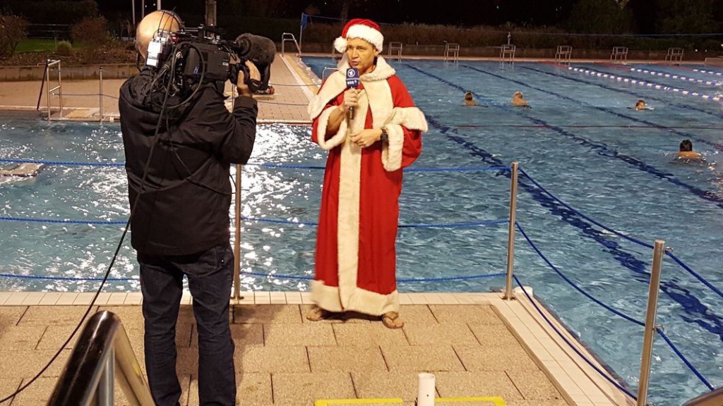 Auch als Weihnachtsmann macht Donald Bäcker `ne gute Figur