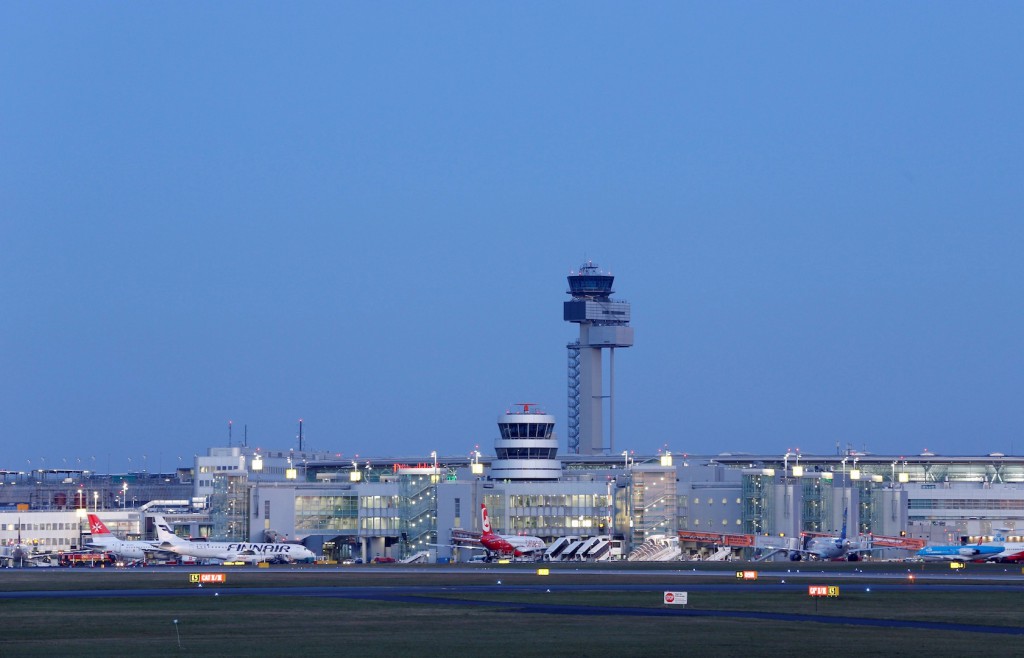 Flughafen bei Nacht