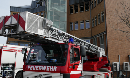 Millionenfeuer im Neusser Hafen