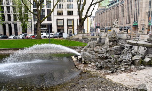 Tritronenbrunnen wieder angestellt