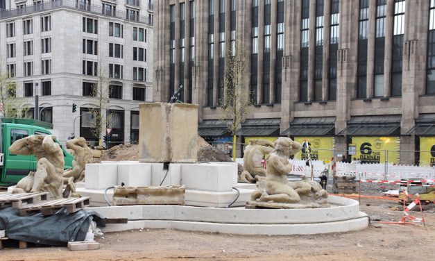 Arbeiten am Schalenbrunnen