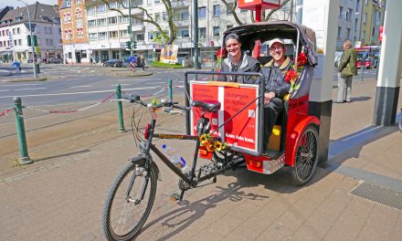 Rad-Rikscha, jetzt strampelt Tobi in Gerresheim