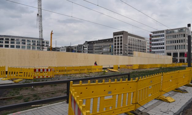 Sichtschutz zur Baustelle als Werbewand