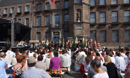 Fronleichnamgottesdienst auf dem Marktplatz