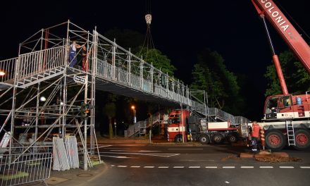 Erste temporäre Fußgängerbrücke aufgebaut