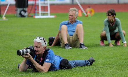 Fotokollegen unterstützen sich