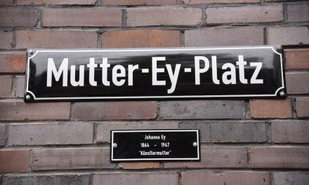 Mutter-Ey ihr neuer Platz