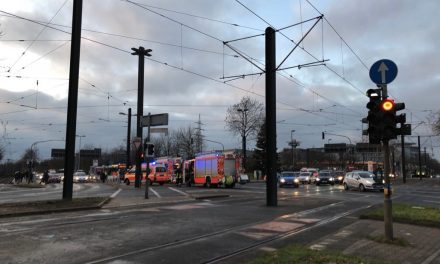 Werstener Kreuz: Feuer am Bus