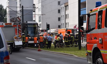 35-jährige Radfahrerin stirbt nach Kollision mit Straßenbahn