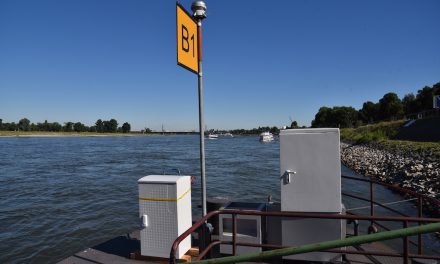 Stromkästen für die Steiger am Rhein