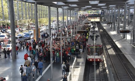 Messebesucher und Fortunafans treffen aufeinander