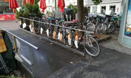 Überall in der Altstadt lagen Flip Flops