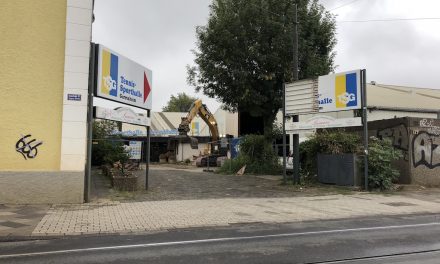 Tennishalle Gerresheim – jetzt holt sie der Bagger