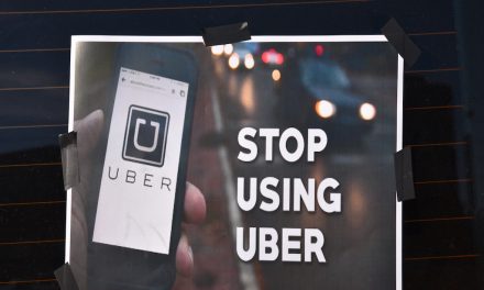 Protestfahrt von 700 Taxen gegen Uber