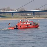 Feuer in Gewerbebetrieb – Feuerlöschboot im Einsatz