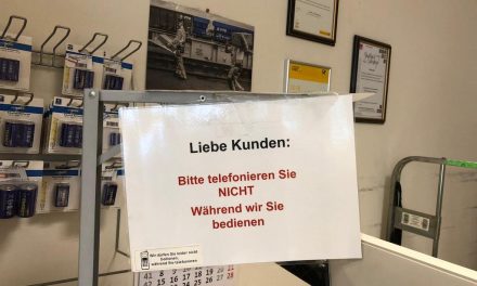 Postshop in Flingern: offensiv gegen Handy-Nerver