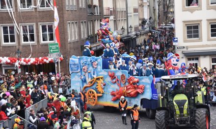 Düsseldorfer Rosenmontagszug startet erst um 13:30 Uhr