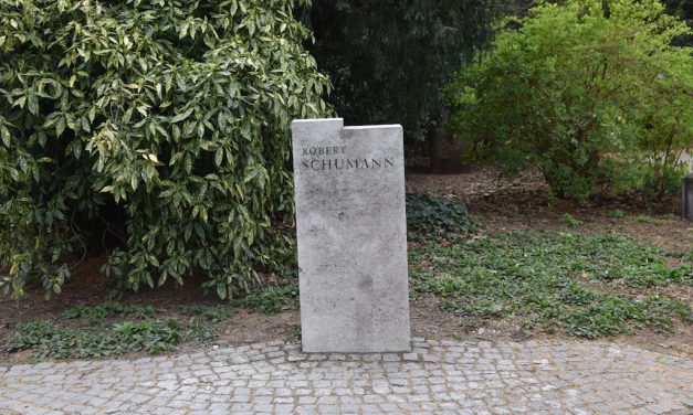 Robert Schumann Büste im Hofgarten wird restauriert