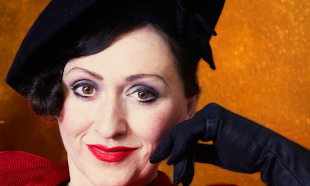 Evi singt Piaf — Chanson Divine