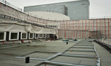 Schauspielhaus Düsseldorf: 250 neue Fenster werden montiert