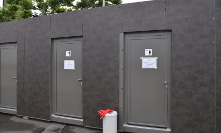 Toilette am Burgplatz — wegen Verstopfung geschlossen