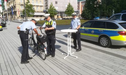 Polizei registriert Fahrräder am Corneliusplatz