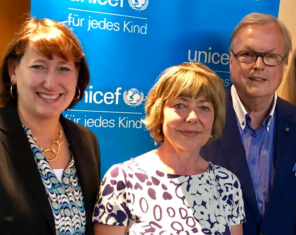 HILDEGARD MÜLLER (Vorstand) und HERIBERT KLEIN mit DANIELA SCHADT, der Lebensgefährtin unseres ehemaligen Bundespräsidenten Foto: Privat