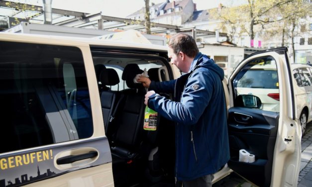 Taxizentrale gibt Desinfektionsmittel aus