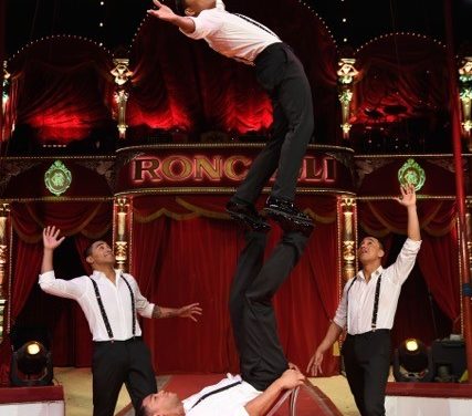 15-minütiges artistisches Live-Opening im Autokino