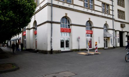 Wiedereröffnung des Fanshops am Burgplatz