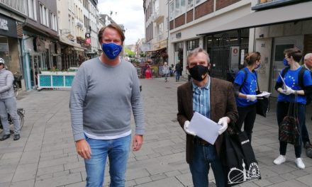 Maskentausch in der Altstadt