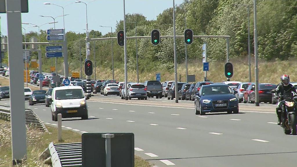 Pfingsten: Lange Shopping-Schlangen vor Roermond | Lokalbüro Düsseldorf