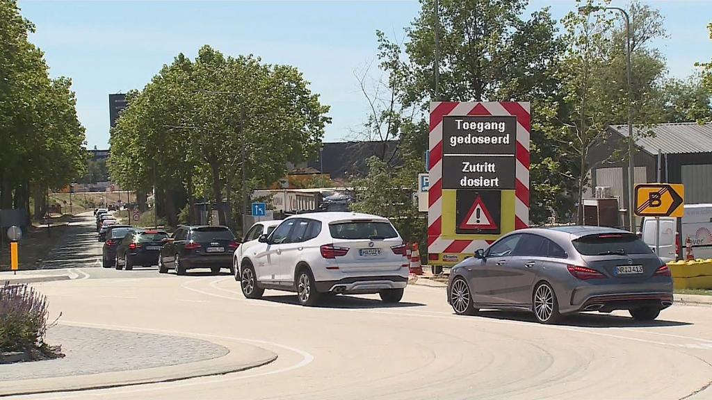 Pfingsten: Lange Shopping-Schlangen vor Roermond | Lokalbüro Düsseldorf