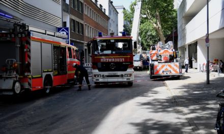 Abschlussmeldung: Wohngebäude zum Teil eingestürzt — zwei Bauarbeiter verunglücken tödlich — zeit- und personalintensive Bergungsarbeiten