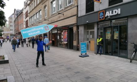 Aldi im ehemaligen Kult Textilkaufhaus in der Flingerstraße hat eröffnet