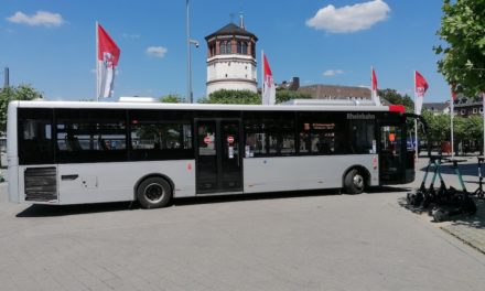 Bus der Linie 726 fährt Burgplatz an