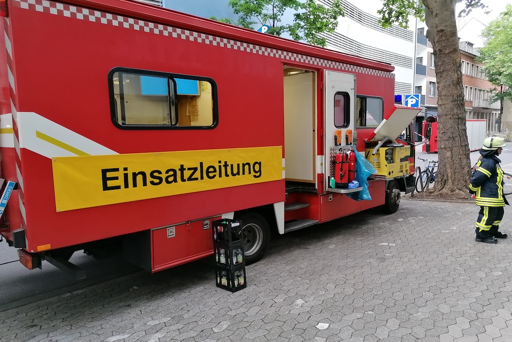 Einsatzkräfte von Feuerwehr, Polizei und THW Foto: LOKALBÜRO