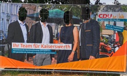 Wahlplakat zerstört