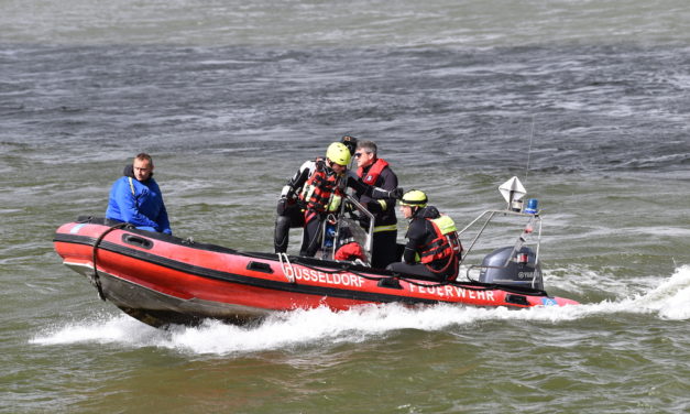 Einsätze am Wochenende für die Feuerwehr Düsseldorf — Drei Rettungsaktionen auf dem&nbsp;Rhein
