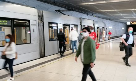 Düsseldorfer zeigen hohe Disziplin in Bussen und Bahnen