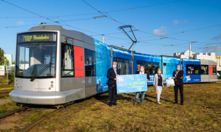 Uniper übergibt 5.000 Mund-Nasenschutz an die Rheinbahn und spendet dadurch 4.335 Euro an das SOS – Kinderdorf Düsseldorf