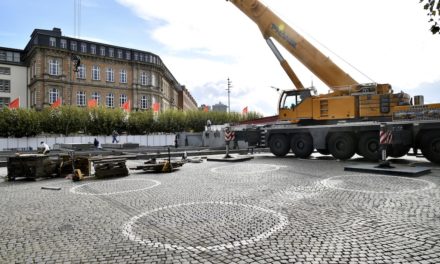 Aufbau Riesenrad hat begonnen