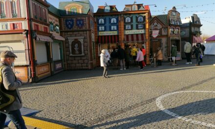 Fünf Buden am Burgplatz haben seit heute geöffnet