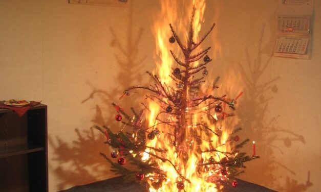 Wenn Adventskranz oder Weihnachtsbaum plötzlich lichterloh brennen