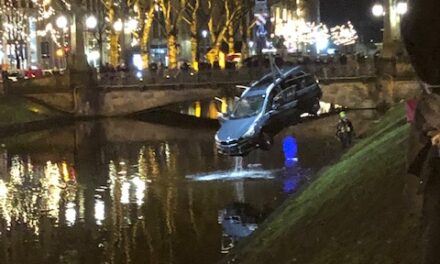 Auto landete Silvesternachmittag im Kö Graben