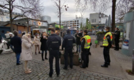 Verstöße gegen die Coronaschutzverordnung  auf dem Carlsplatz