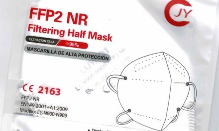 Je fünf kostenlose FFP2-Masken für alle Düsselpass-Inhaberinnen und ‑Inhaber