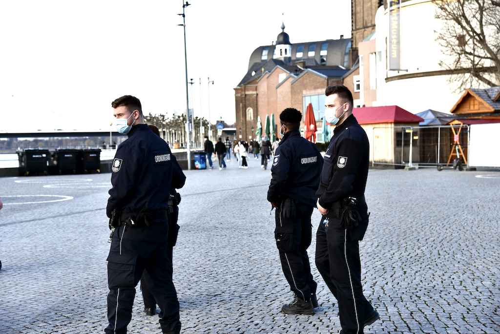 Ordnungsamt kontrolierte an der Rheinpromenade Foto: LOKALBÜRO